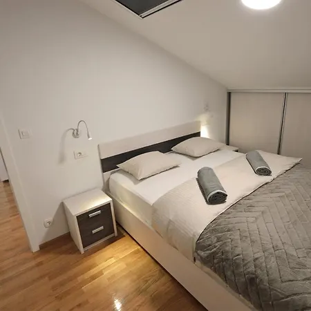 Apartment L *